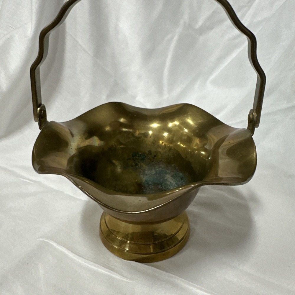 Vintage Solid Brass Trinket Bowl Scalloped Edges Handle, Footed, 5.5 - Picture 2 of 7